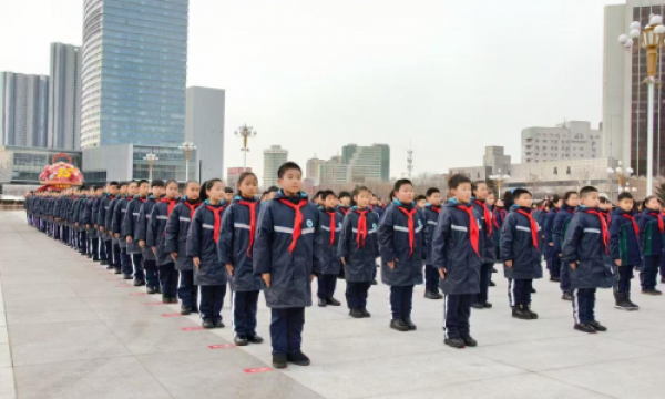 爱心“衣”旧，情暖校园！邹立国餐饮护航辉山少年军校学员见证英烈荣归